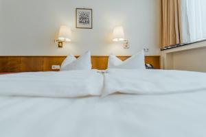 Postel nebo postele na pokoji v ubytování Hotel am Marschiertor