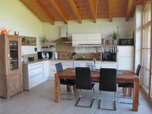 Kuchyň nebo kuchyňský kout v ubytování Ferienwohnung Panoramablick