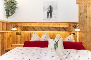 Posteľ alebo postele v izbe v ubytovaní Historic Lakeview Apartments Hallstatt