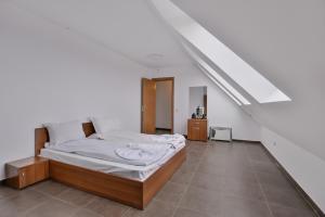 Кровать или кровати в номере One-Bedroom Maisonette with Spacious Terrace