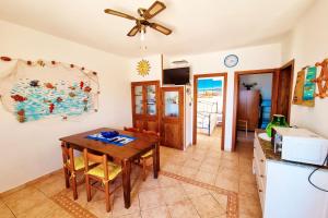 A kitchen or kitchenette at Villetta Azzurra