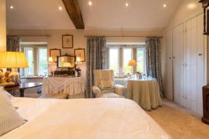 Charming 3-Bed House in Halifax w private garden