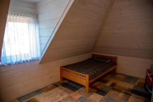 Säng eller sängar i ett rum på Rezydencja w Dolinie