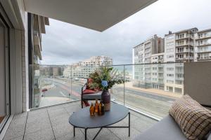 Lovely apartment with terrace and sea view tesisinde bir balkon veya teras