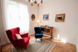 A seating area at Casa Sass