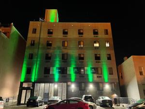 Gallery image of King Hotel Brooklyn Sunset Park in Brooklyn
