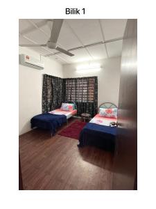- une chambre avec 2 lits dans l'établissement Wafiy No.47, à Kuantan
