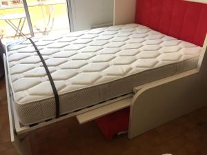 Studio Cozy en Bord de Plage avec Vue Mer et Wifi客房内的一张或多张床位