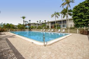 Hồ bơi trong/gần West Bay Point 12