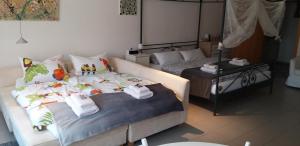a bedroom with a bed and a bed and a bed and a bedskirts at Ferienwohnung Am Backhausgarten in Flonheim
