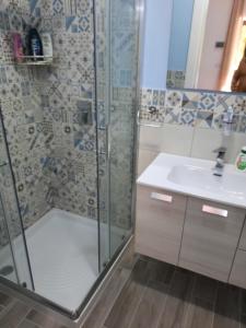 a bathroom with a shower and a sink at Casacecilia relax in Siracusa