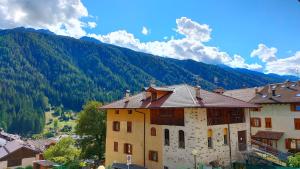 a building with a mountain in the background at CASA PICCOLO SOLE in Mezzana
