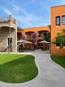 a building with a lawn in front of it at Hotel Arista 1026 in San Luis Potosí +51 photos