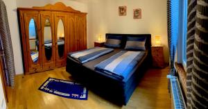 a bedroom with a bed and a large mirror at Ferienwohnung Südpfalzblick in Burrweiler