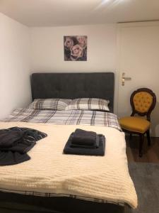 Letto o letti in una camera di GUEST HOUSE HERMES Contactless Self Checkin