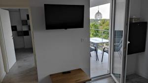 A television and/or entertainment centre at New apartment ViVaNo V I D with amazing view