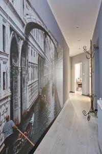 a man in a room with a painting on the wall at Art Apartment Szczawno Zdrój in Szczawno-Zdrój