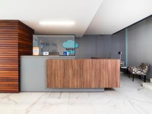 an office with a reception desk in a room at Hotel Nube, Puebla Centro in Puebla