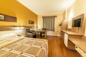 Tempat tidur dalam kamar di Hotel 10 Blumenau