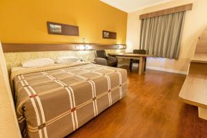 Postel nebo postele na pokoji v ubytování Hotel 10 Blumenau