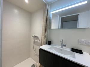 a bathroom with a sink and a mirror at Le soyeux in Lyon