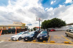 a group of cars parked in a parking lot at Hotel Kapu, Puebla in Puebla