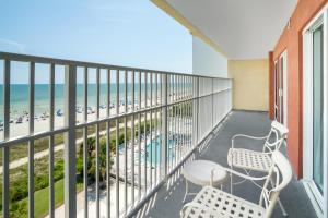 Palette Resort Myrtle Beach的阳台或露台