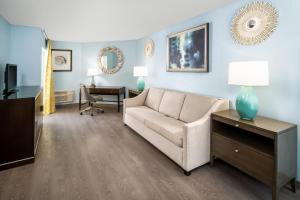 Palette Resort Myrtle Beach的电视和/或娱乐中心