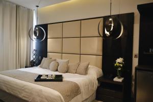 Un pat sau paturi într-o cameră la Huper Hotel Boutique