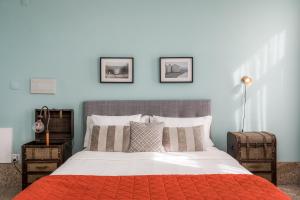a bedroom with a large bed with a red blanket at Carpe Diem Apartments in Porto