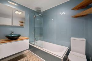 Koupelna v ubytování Magnificent Apartment with Great Views! + 32 fotografií