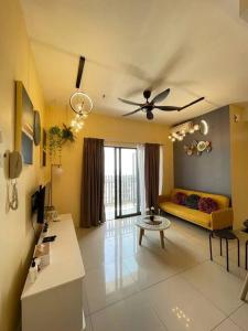 Posezení v ubytování OPAHOME@SWISS GARDEN RESIDENCE (POOL VIEW) 1 Bedroom Studio with WIFI + NETFLIX