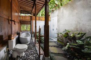 Kylpyhuone majoituspaikassa Madani Antique Villas