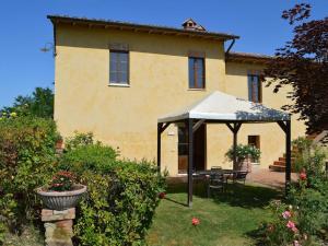 Vonkajšia záhrada v ubytovaní Apartment in Tuscany with Pool and Garden