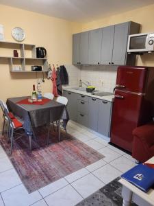 Η κουζίνα ή μικρή κουζίνα στο Garten Eden