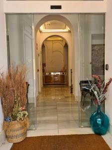 a hallway with two vases on the floor of a building at Hostal Hom Museo in Seville