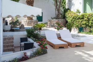 Predel za sedenje v nastanitvi Magnificent View nice double room with shared pool and Ac
