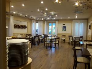 a dining room with tables and chairs in a restaurant at Ai Vellutai in Ala