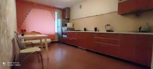 Уютные апартаменты на Родионова tesisinde mutfak veya mini mutfak