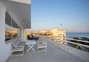 Afbeelding uit fotogalerij van 1-80 Collection Penthouse by TrulyCyprus in Limassol