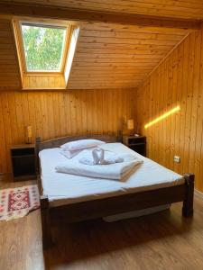 Postel nebo postele na pokoji v ubytování Pensiunea DARMA