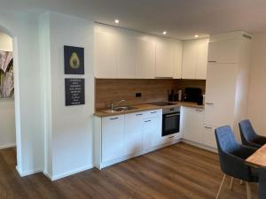 Kuchnia lub aneks kuchenny w obiekcie Seaways Apartments