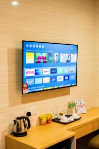 TV a/nebo společenská místnost v ubytování Suwara Hotel Kepong KL