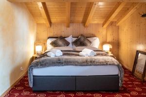 Typically Swiss Hotel Ermitage客房内的一张或多张床位
