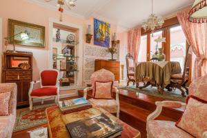 Posezení v ubytování Historic apartment in Santa Cruz