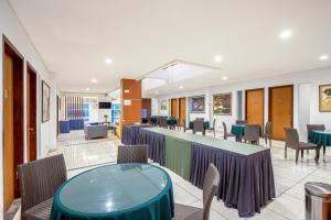 Posezení v ubytování Sans Hotel Prime Cailendra Yogyakarta by RedDoorz