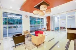 Posezení v ubytování Sans Hotel Prime Cailendra Yogyakarta by RedDoorz