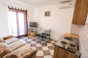 Kuchyň nebo kuchyňský kout v ubytování Apartman Marica with swimmingpool