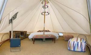 Voodi või voodid majutusasutuse Glamping in the Trosa Archipelago toas
