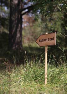 a sign in the grass with the word starter rent at Glamping in the Trosa Archipelago in Trosa